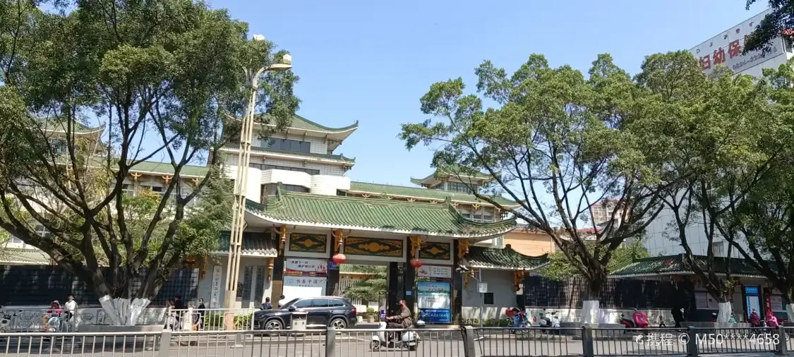 涼山彝族自治州圖書館附近的飯店