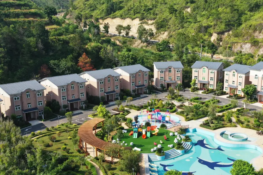 Wuhua Thermal Mineral Mud Hotspring Mount Villa