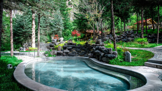 Bipenggou Namu Lake Forest Warm Pool น้ําพุร้อน