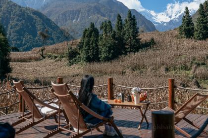 猫在云里·Cat in the Clouds｜既山野Embracing Nature·雪山观景野奢度假民宿(海螺沟冰川森林公园店)·户外餐厅
