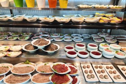 半城外鲜切牦牛肉自助火锅