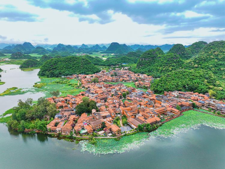 Compare 3 airports near Qiubei