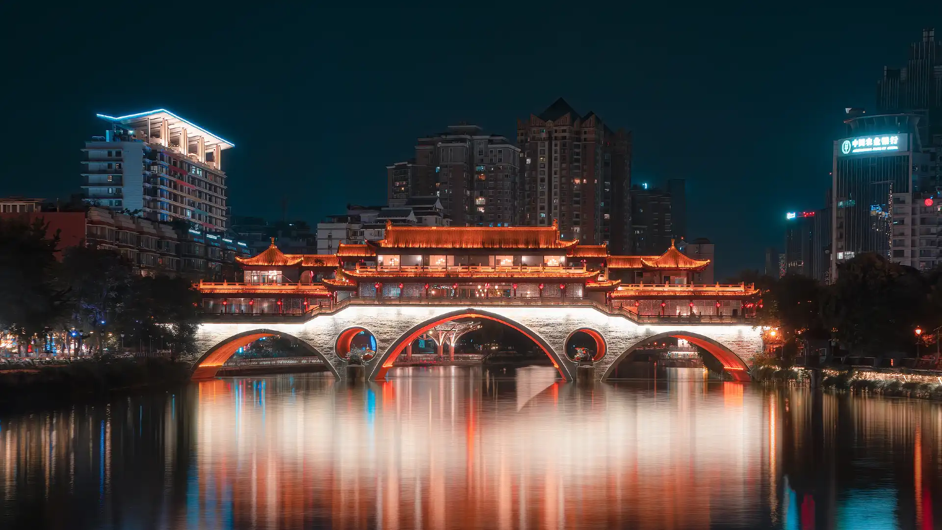 Hotels near Nine-Eyed Bridge