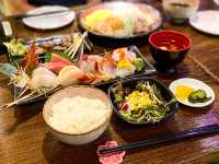 紫藤花海下之日本料理