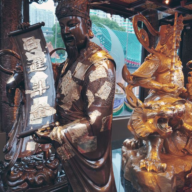 另類本地遊嗇色園黃大仙祠財神宮貼金箔