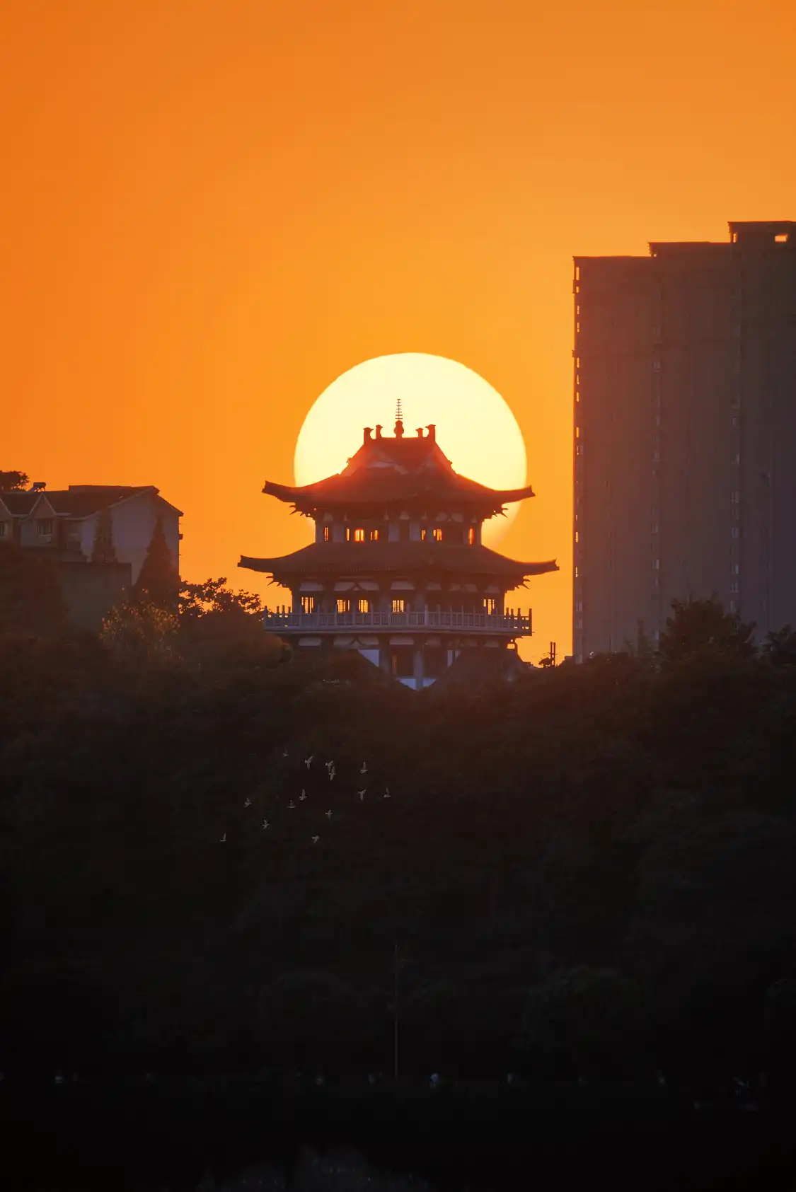 Hotels near Taibai Tower, Neijiang