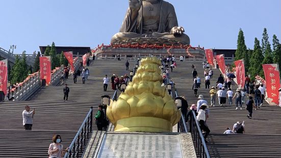 南山旅游景区距离龙口市区约10公里，景区最大看点一是南山大佛