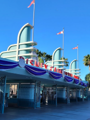 Disneyland Esplanade