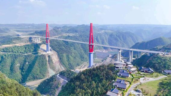 Longli River Bridge Glass Walkway