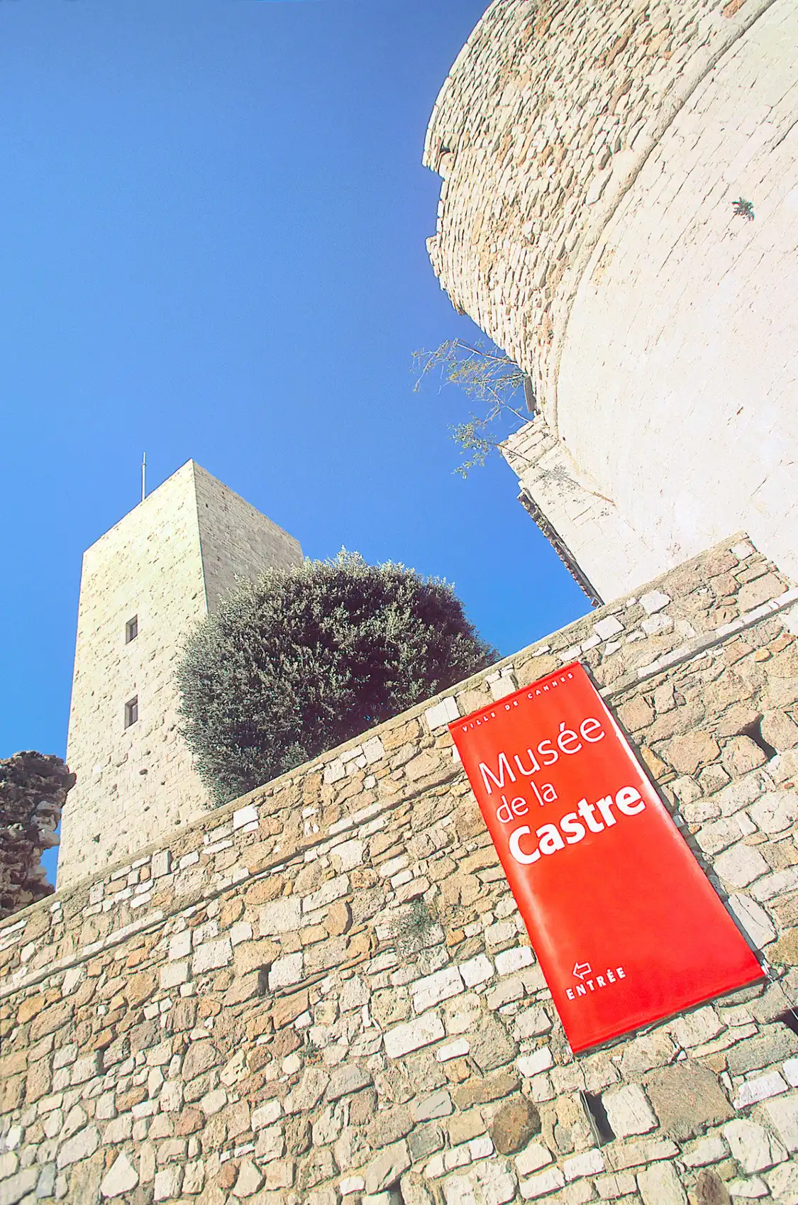 Hotels near Museum of the Castre