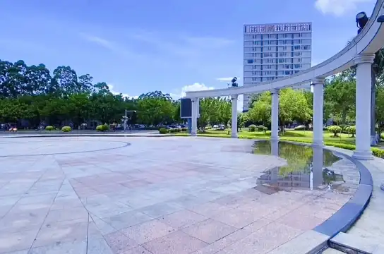 Hotels near Qinzhougang Square