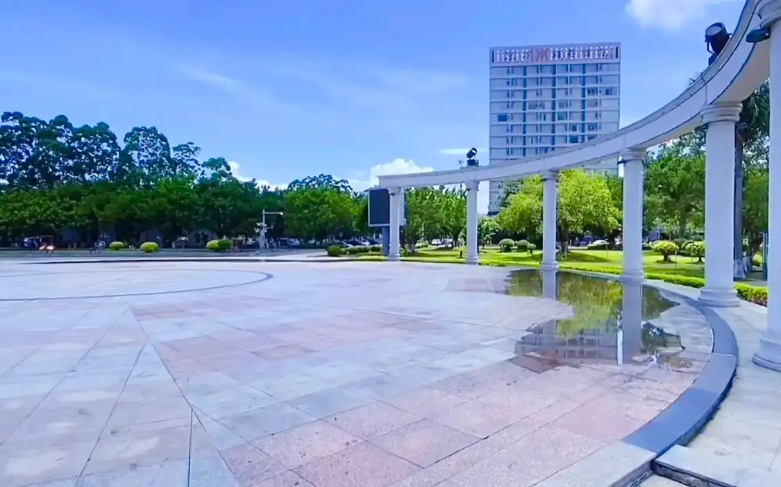 Hotels near Qinzhougang Square