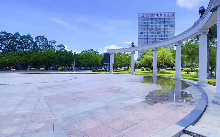 Hotels near Qinzhougang Square