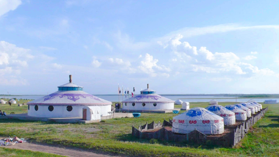 บรรยากาศทุ่งหญ้าดูหม่อน