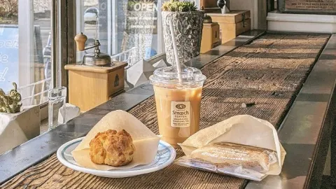 Smooch cafe in Sapporo