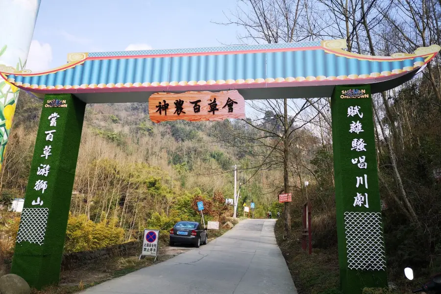 Outdoor Hiking Trail, Lion Mountain