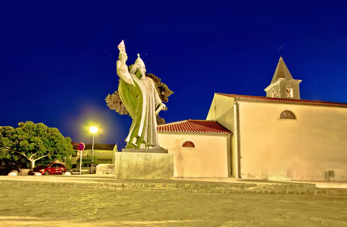 Hotels near Grgur Ninski