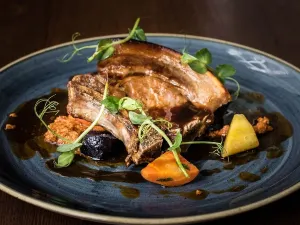 TNQ RESTAURANT & BAR