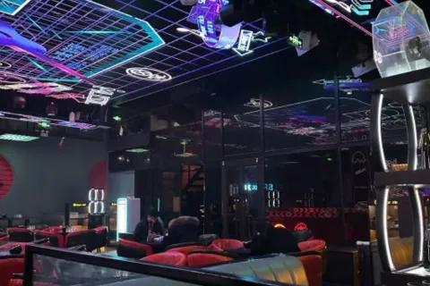 SR MIX·超级富有酒吧