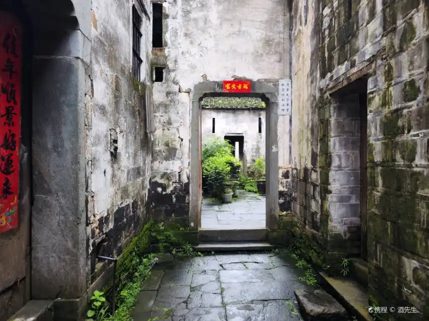 Hotels near Zhenyuan Hall