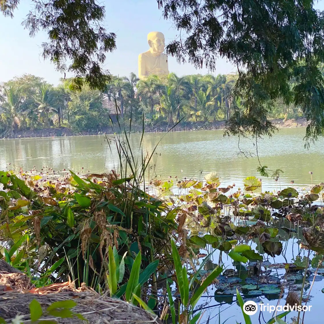 Hotels near Maharat Buddhist Park, Luang Pu Thuat