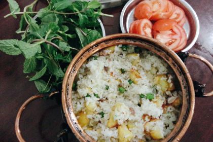 Yaoji Fuxian Lake Signature Stone Pot Fish Restaurant