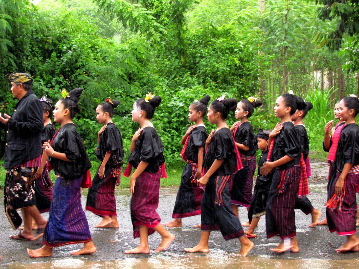 龍目島巴烏尼亞勒節 | Pujut