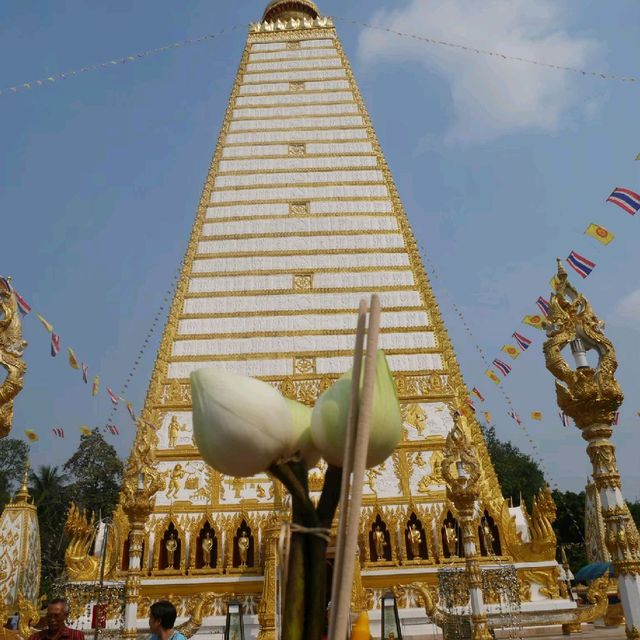วัดพระธาตุหนองบัว อุบลราชธานี