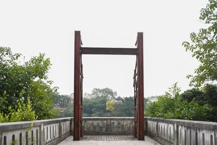 Hotels near Longzhou Tieqiao Jujizhan Ruins