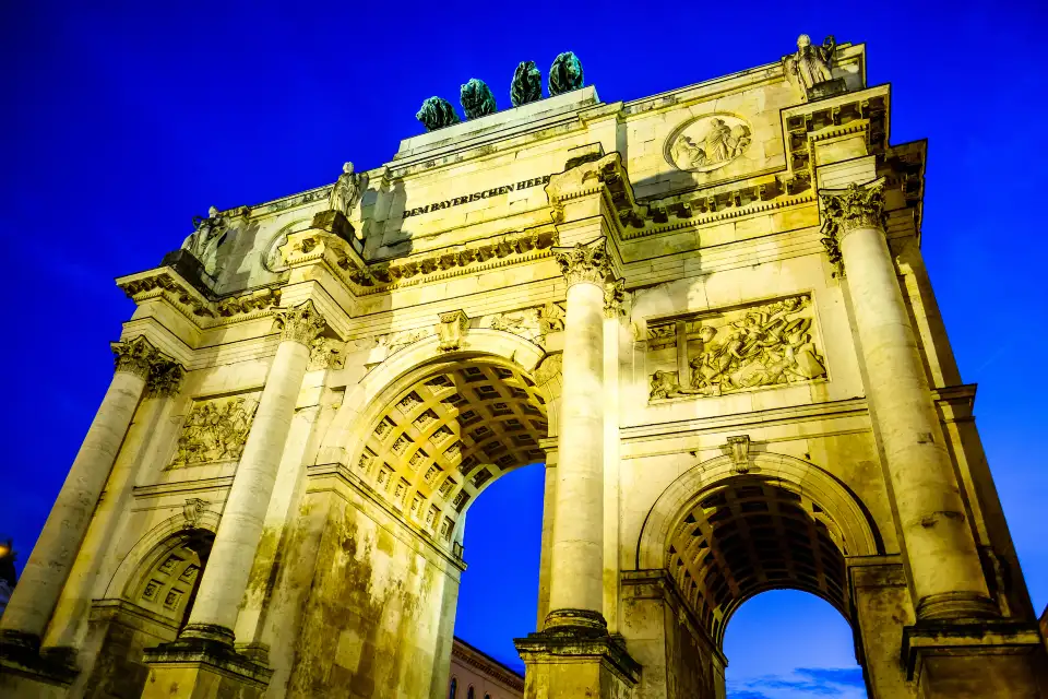 3_Siegestor