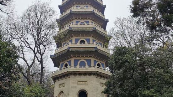 这座塔的历史还真的是特别的悠久，建议大家去南京旅行的时候呢，