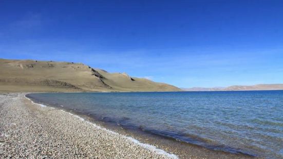 羌塘高原南部边缘湖盆区，有一个淡水湖叫错鄂湖，海拔约4600