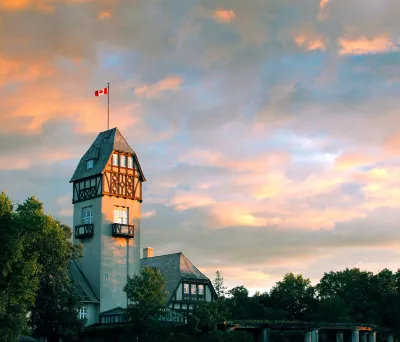 The Grand Winnipeg Airport Hotel by Lakeview