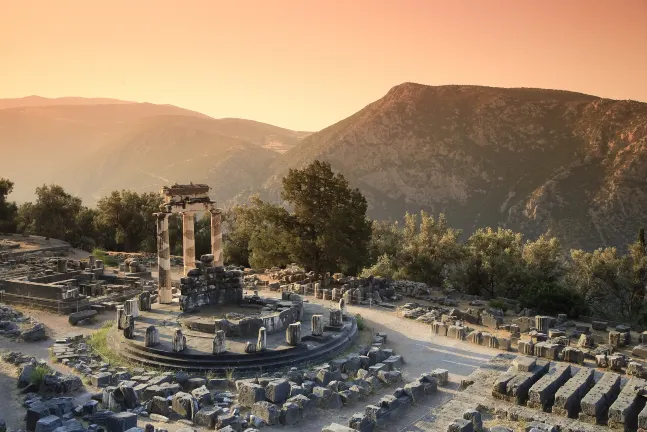 Отели рядом с достопримечательностью «Храм Аполлона»