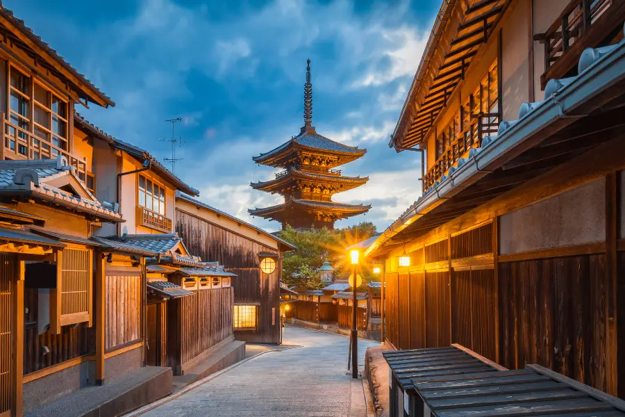 Hanamikoji Street