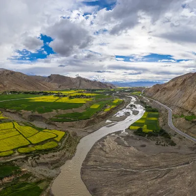 Train from Lhasa to Xigaze