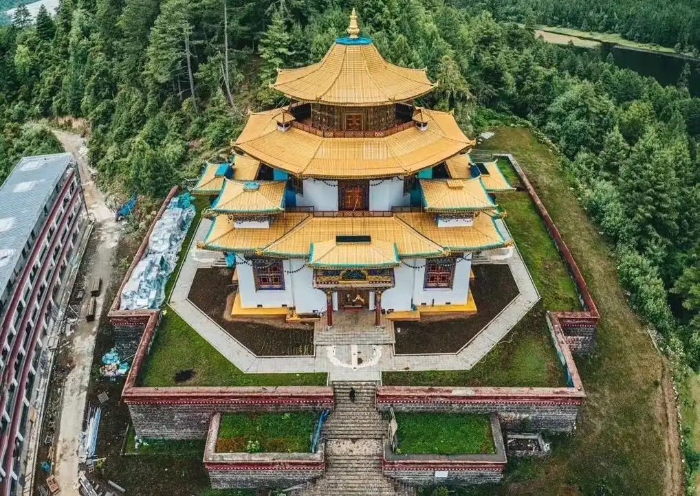 Hotels near Galang Royal Palace Site