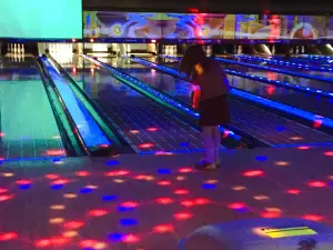 Bowlero Garland