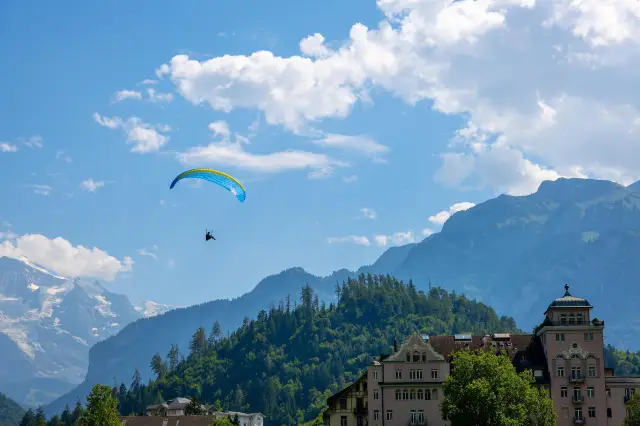 Paragliding in Interlaken