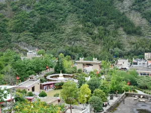 Taoping Qiang Village