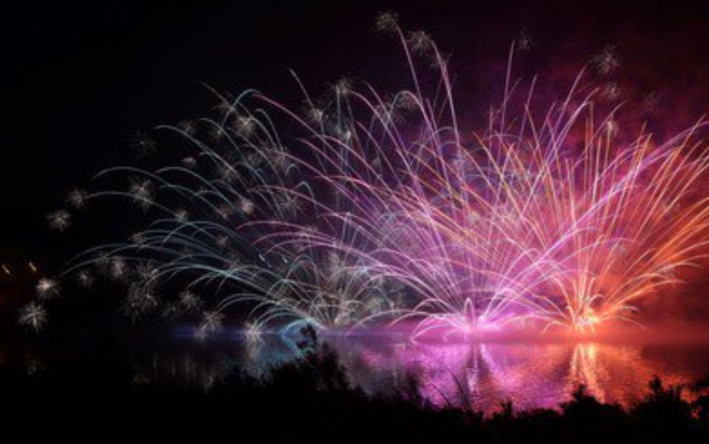 Sakihana Onsen Water Fireworks Festival | Gosen