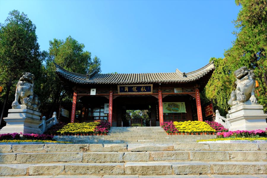 卧龍崗