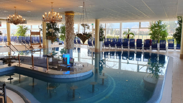 Konigliche Kristall-Therme