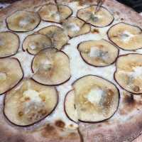 傳說中藍芝士蘋果pizza 唔係浪得虛名