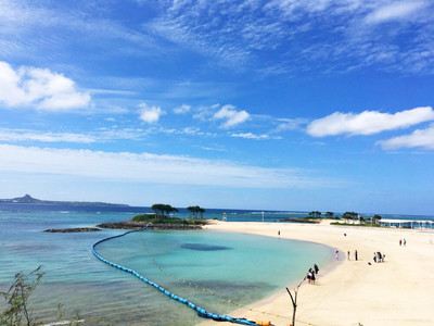 沖繩翡翠海灘位於美之海水族館西北面，入選了&ldquo;日本