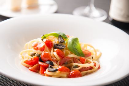 ANTIBES Marunouchiburikkusukueaten