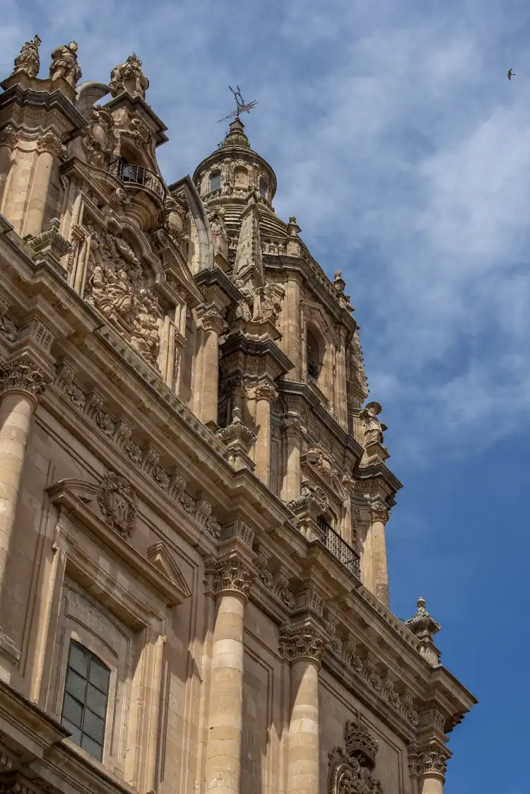 Hotel in zona Clerecia (Iglesia del Espiritu Santo)