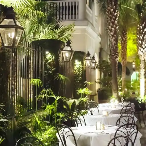Các khách sạn gần Peninsula Grill