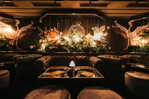 Hannelore - Bar & Living Room