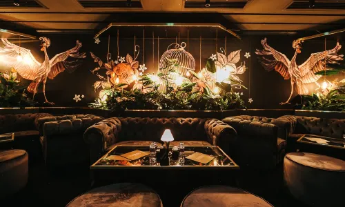 Hannelore - Bar & Living Room